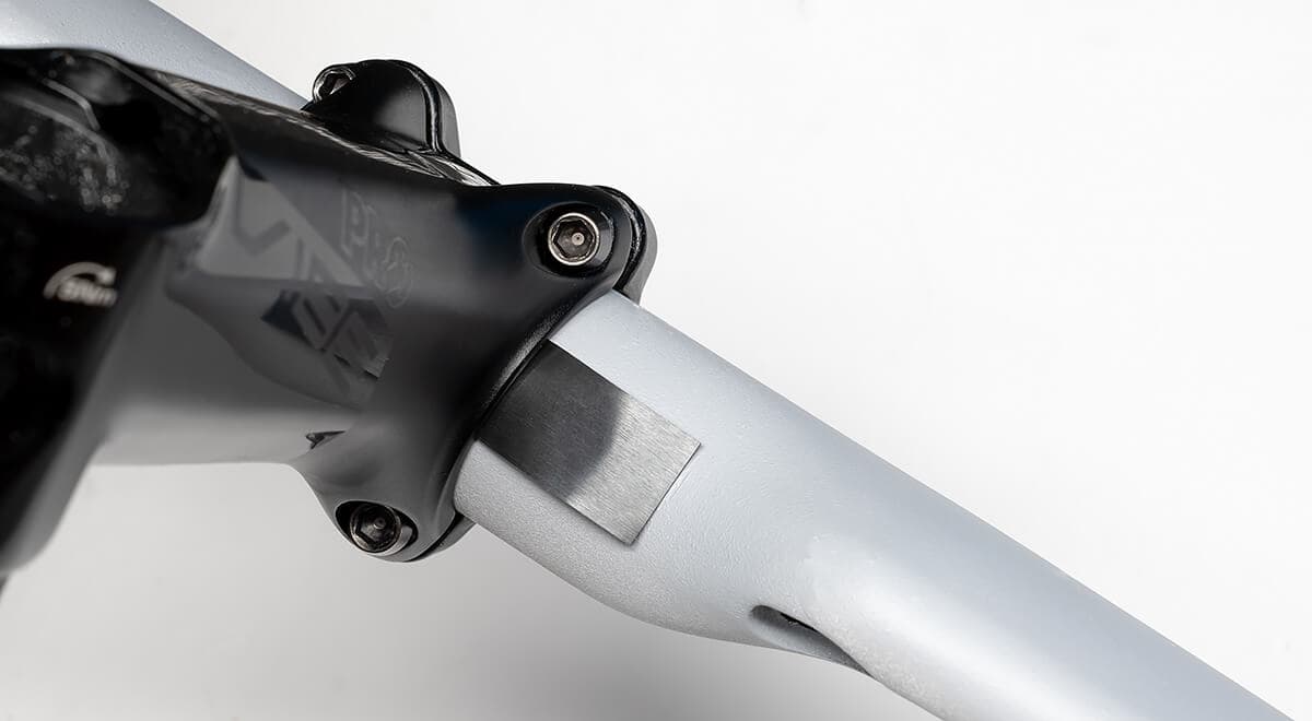 Black rubber strips to secure the satellite shifters