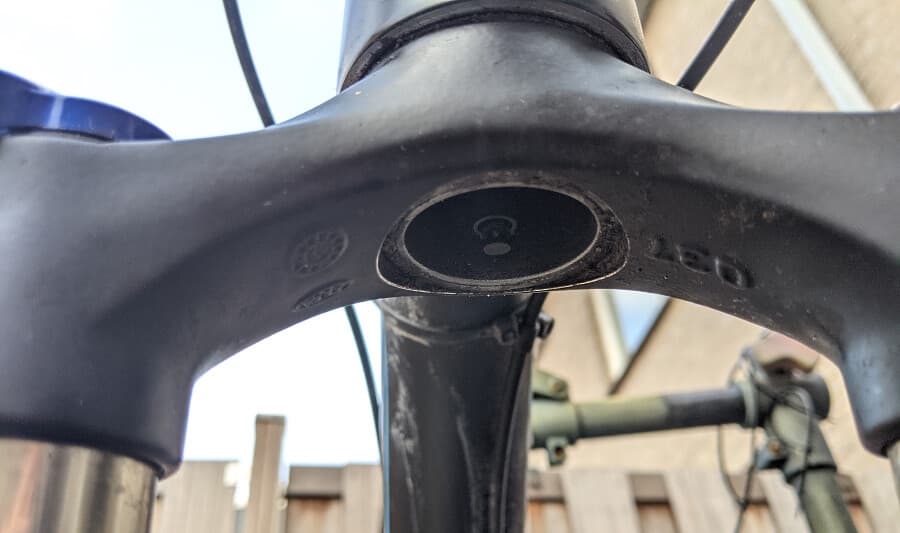 Battery at the bottom of mtb fork steerer