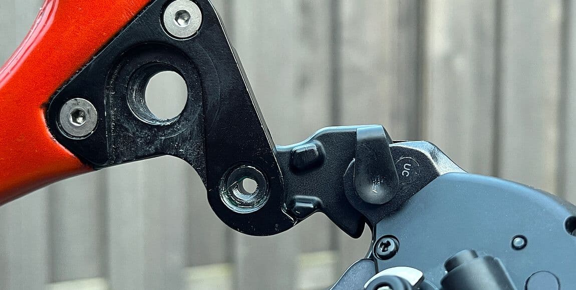 Install the derailleur to the hanger, with no gap